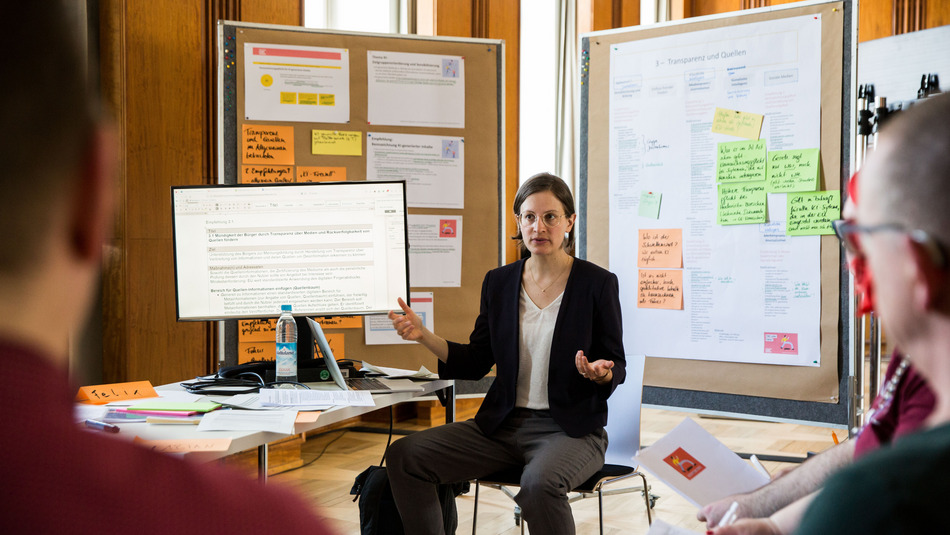 Marina Leibfried in der Moderation