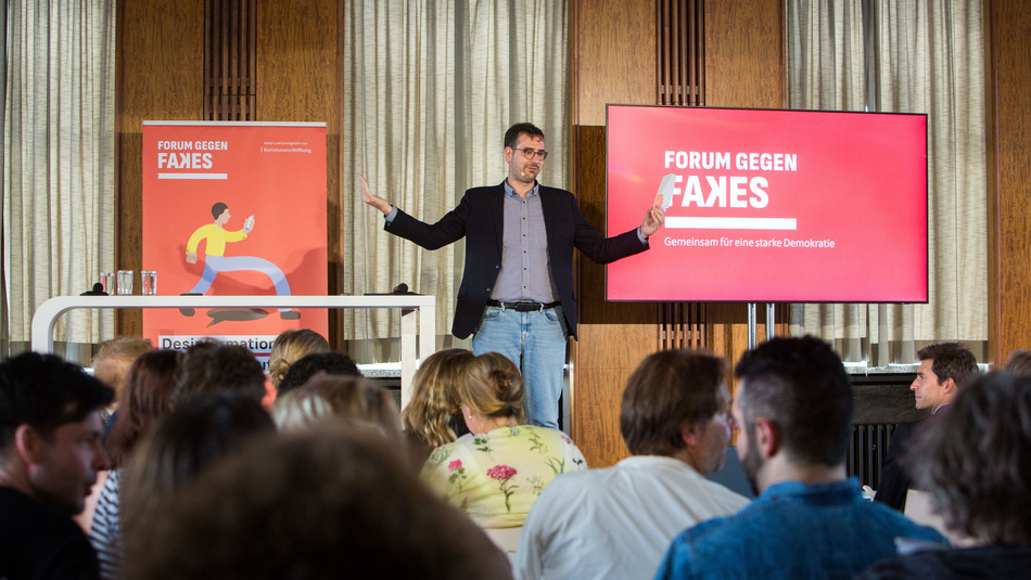 26.5.2024 BMST FgF-4192 Moderator auf der Bühne